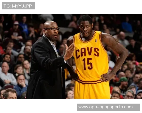 安东尼儿子基扬NCAA首秀球鞋成首张1of1球星卡引发热议